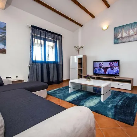 Apartment Bora *