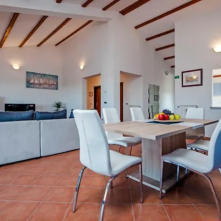 Bora Apartment *